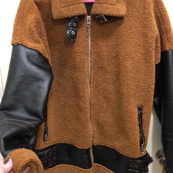 🎉HP🎉 Volcom Women’s Pleather/Sherpa Jacket - Picture 3 of 4